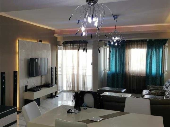 Дава се под наем Тристаен апартамент в Бургас, Зорница - 74 кв.м за 255 € - Снимка #1