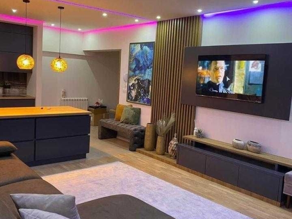 Дава се под наем Двустаен апартамент в Бургас, Изгрев - 63 кв.м за 255 € - Снимка #1