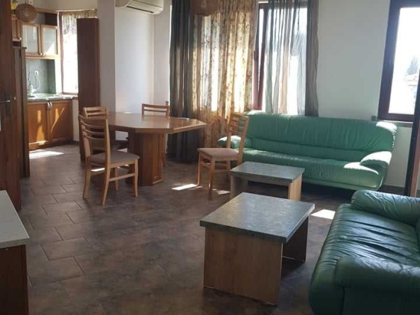 Дава се под наем Тристаен апартамент в Пловдив, Кършияка - 100 кв.м за 400 € - Снимка #1