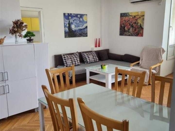 Дава се под наем Двустаен апартамент в Бургас, Лазур - 67 кв.м за 204 € - Снимка #1