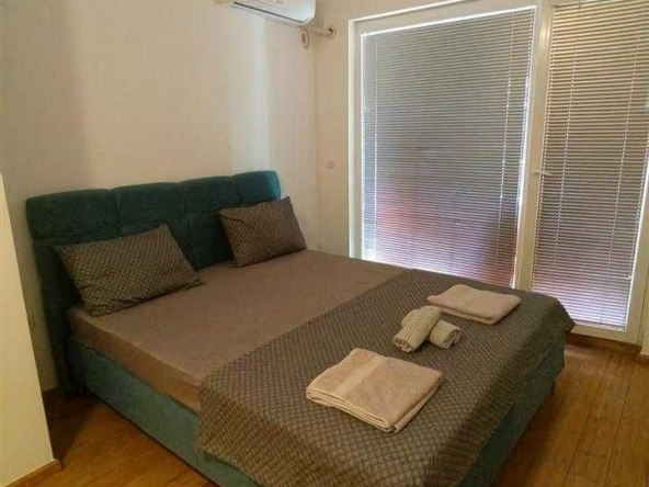 Дава се под наем Едностаен апартамент в Бургас, Славейков - 30 кв.м за 153 € - Снимка #1