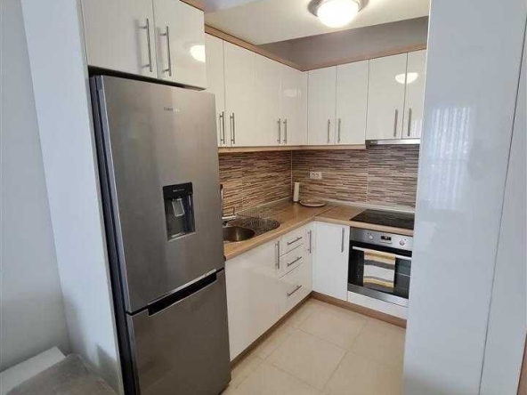 Дава се под наем Двустаен апартамент в Бургас, Славейков - 68 кв.м за 178.5 € - Снимка #1