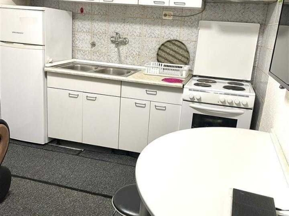 Дава се под наем Двустаен апартамент в Бургас, Меден рудник - зона А - 60 кв.м за 153 € - Снимка #1