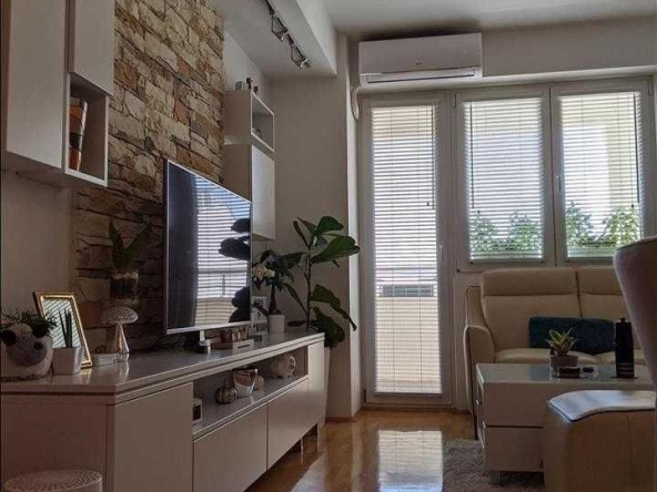 Дава се под наем Двустаен апартамент в Пловдив, Съдийски - 53 кв.м за 255 € - Снимка #1