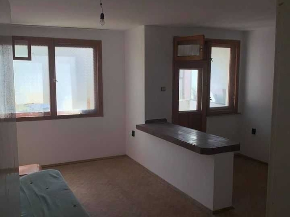 Дава се под наем Двустаен апартамент в Бургас, Лазур - 60 кв.м за 178.5 € - Снимка #1