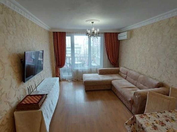 Дава се под наем Тристаен апартамент в Бургас, Зорница - 112 кв.м за 510 € - Снимка #1