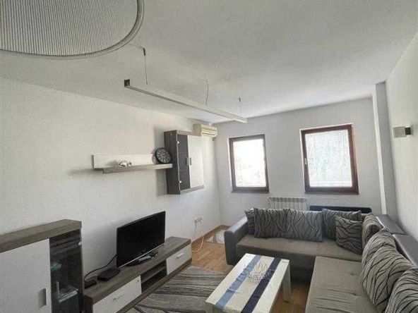 Дава се под наем Двустаен апартамент в Пловдив, Южен - 65 кв.м за 280.5 € - Снимка #1