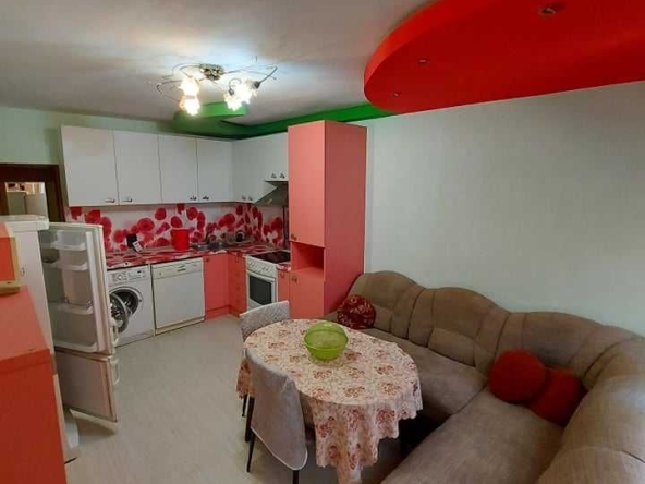 Дава се под наем Двустаен апартамент в Бургас, Славейков - 55 кв.м за 204 € - Снимка #1