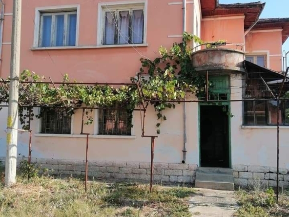 Къща в Плевен, Дружба 2 - 175 кв.м за 105 €/кв.м - Снимка #1