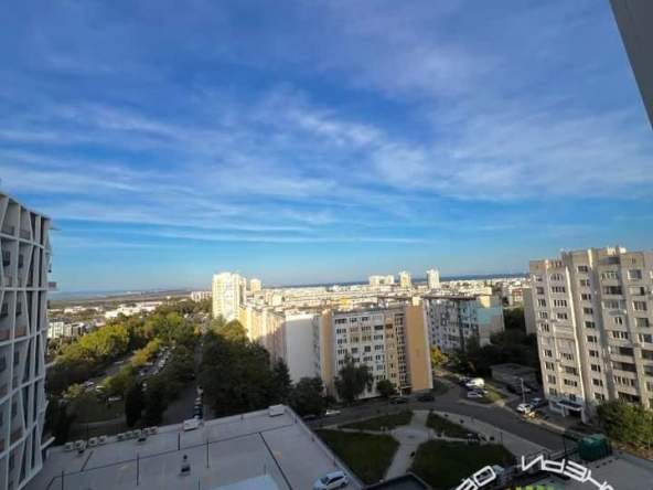 Дава се под наем Тристаен апартамент в Бургас, Изгрев - 124 кв.м за 1000 € - Снимка #1