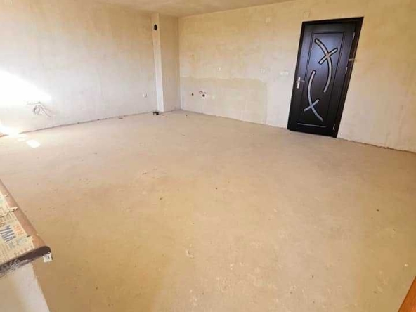 Тристаен апартамент в Казанлък - 90 кв.м за 1105 €/кв.м - Снимка #1