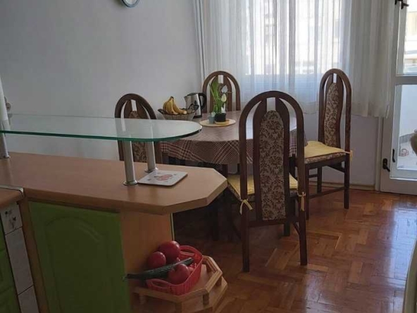 Дава се под наем Двустаен апартамент в Бургас, Лазур - 40 кв.м за 204 € - Снимка #1