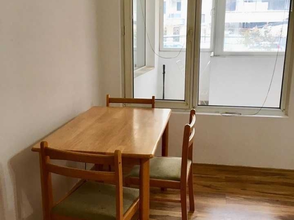 Дава се под наем Тристаен апартамент в Бургас, Възраждане - 105 кв.м за 114.75 € - Снимка #1