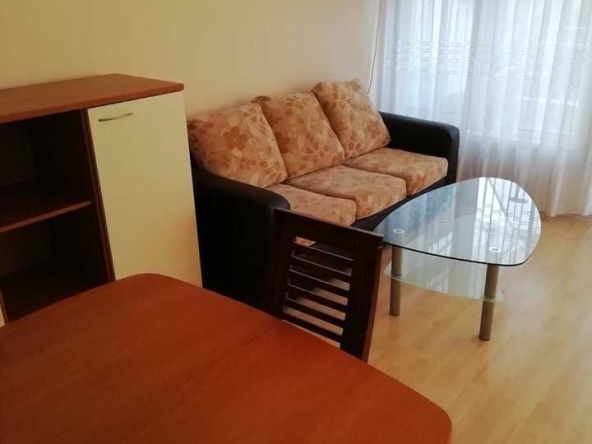 Дава се под наем Тристаен апартамент в Бургас, Лазур - 90 кв.м за 275 € - Снимка #1