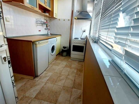 Дава се под наем Двустаен апартамент в Бургас, Център - 50 кв.м за 200 € - Снимка #1