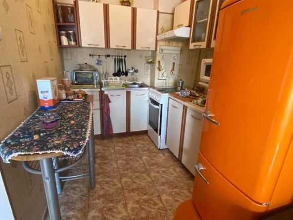 Дава се под наем Двустаен апартамент в Бургас, Лазур - 45 кв.м за 140.25 € - Снимка #1