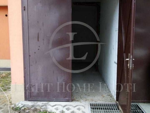 Гараж / Паркомясто в Пловдив, Кършияка - 18 кв.м за 1306 €/кв.м - Снимка #1