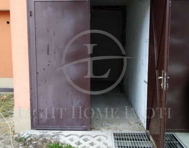 Гараж / Паркомясто в Пловдив, Кършияка - 18 кв.м за 1306 €/кв.м - Снимка #1