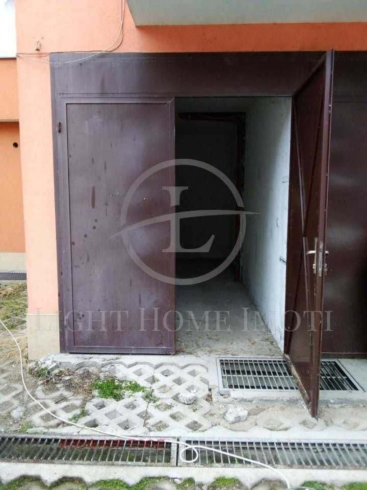 Гараж / Паркомясто в Пловдив, Кършияка - 18 кв.м за 1306 €/кв.м - Снимка #1