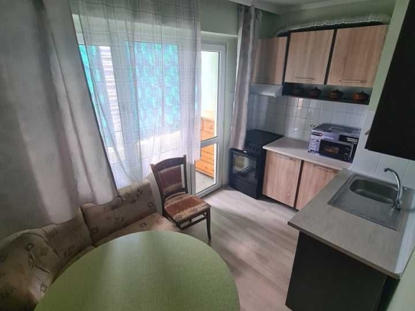 Дава се под наем Двустаен апартамент в Бургас, Славейков - 65 кв.м за 153 € - Снимка #1