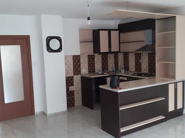 Дава се под наем Тристаен апартамент в Бургас, Славейков - 110 кв.м за 200 € - Снимка #1