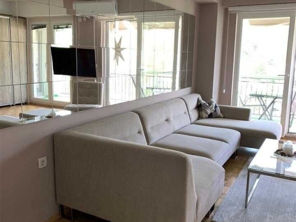 Дава се под наем Двустаен апартамент в София, Витоша - 68 кв.м за 561 € - Снимка #1