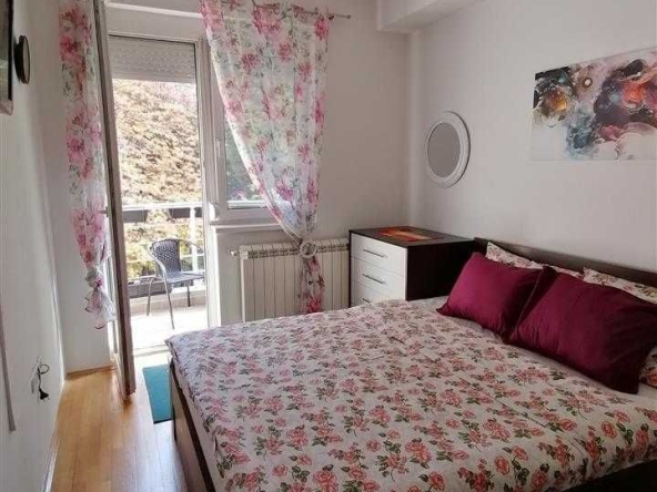 Дава се под наем Тристаен апартамент в София, Надежда 3 - 80 кв.м за 561 € - Снимка #1