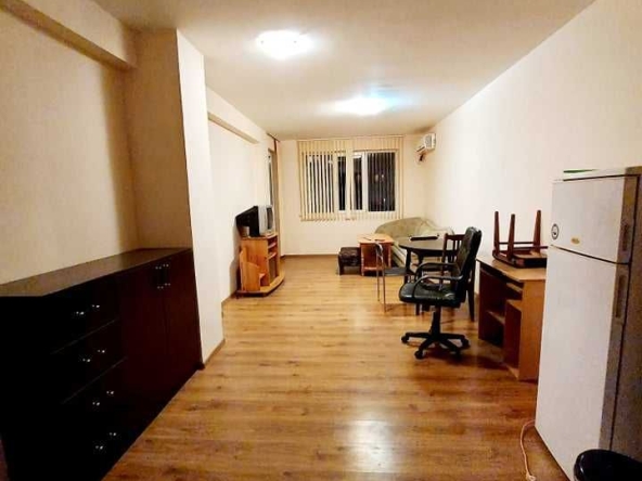 Дава се под наем Двустаен апартамент в Бургас, Изгрев - 65 кв.м за 150 € - Снимка #1