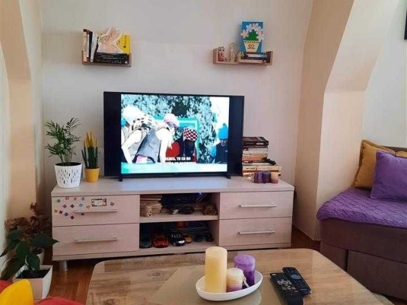 Дава се под наем Двустаен апартамент в София, Център - 68 кв.м за 433.5 € - Снимка #1