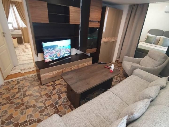 Дава се под наем Етаж от къща в Варна, Център - 85 кв.м за 800 € - Снимка #1