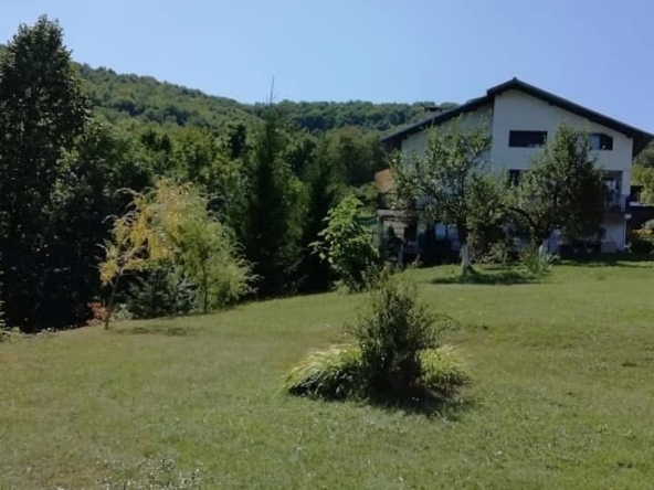 Дава се под наем Къща в Троян - 500 кв.м за 306 € - Снимка #1