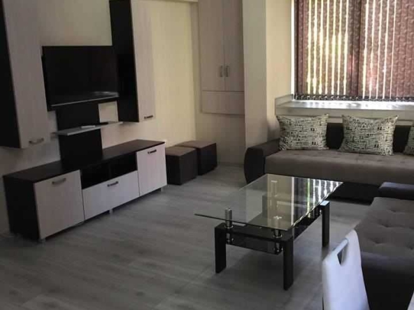 Дава се под наем Тристаен апартамент в Пловдив, Център - 110 кв.м за 714 € - Снимка #1