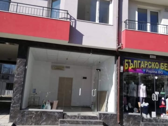 Дава се под наем Магазин в Айтос - 40 кв.м за 280.5 € - Снимка #1