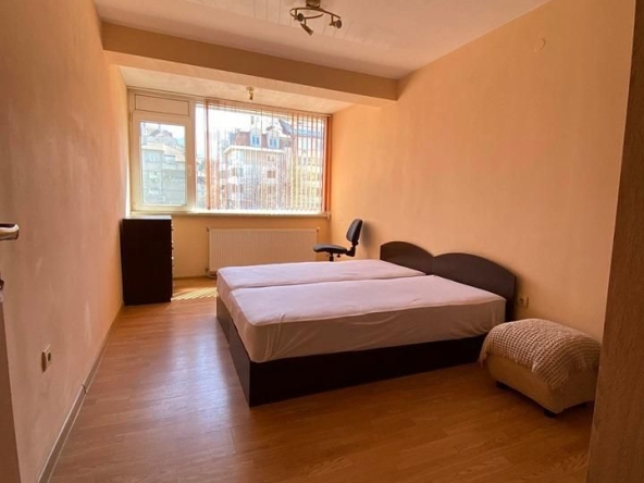 Дава се под наем Тристаен апартамент в София, Карпузица - 82 кв.м за 613 € - Снимка #1