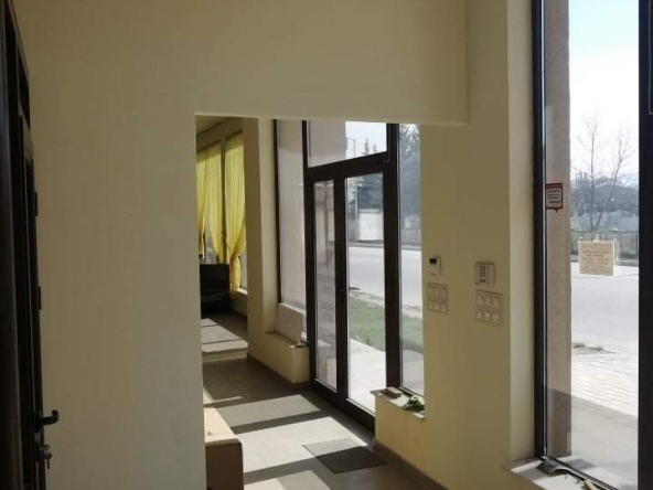 Дава се под наем Магазин в Велинград - 160 кв.м за 550 € - Снимка #1