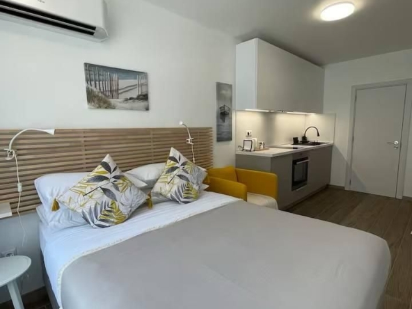 Дава се под наем Едностаен апартамент в Варна, Окръжна болница - 20 кв.м за 460 € - Снимка #1