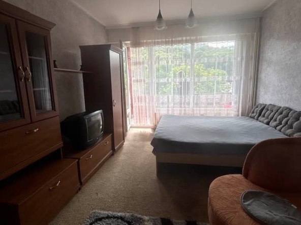 Дава се под наем Едностаен апартамент в Перник, Център - 46 кв.м за 306 € - Снимка #1