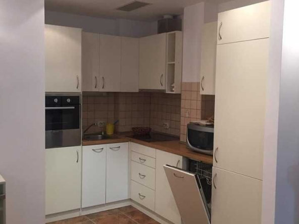 Дава се под наем Тристаен апартамент в София, Зона Б-18 - 90 кв.м за 860 € - Снимка #1