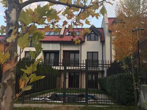 Дава се под наем Къща в София, Зона Б-18 - 300 кв.м за 2000 € - Снимка #1