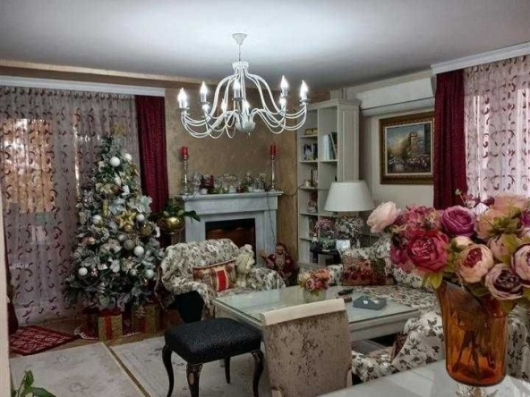 Дава се под наем Двустаен апартамент в Бургас, Център - 56 кв.м за 229.5 € - Снимка #1