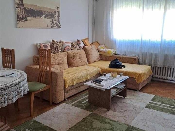 Дава се под наем Двустаен апартамент в Бургас, Славейков - 57 кв.м за 204 € - Снимка #1