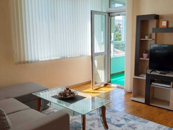 Дава се под наем Тристаен апартамент в Кърджали, Център - 90 кв.м за 357 € - Снимка #1