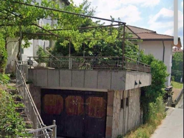 Дава се под наем Гараж / Паркомясто в Смолян, в.з. Смолян - 12 кв.м за 76.5 € - Снимка #1