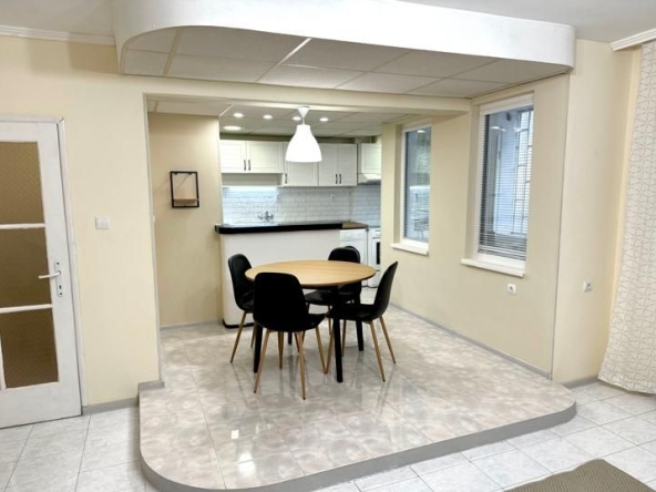 Дава се под наем Двустаен апартамент в Бургас, Лазур - 67 кв.м за 357 € - Снимка #1