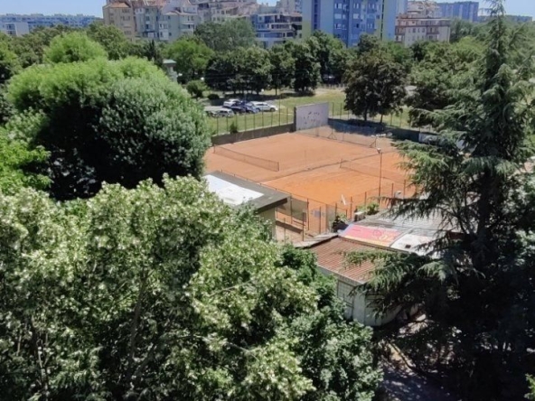 Двустаен апартамент в Бургас, Славейков - 125 кв.м за 896 €/кв.м - Снимка #1