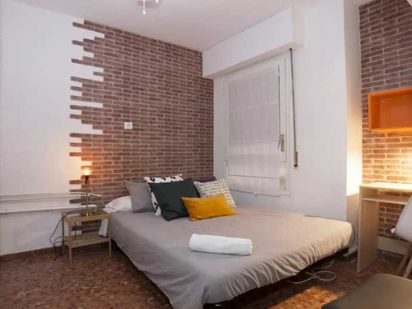 Дава се под наем  в Пловдив, Център - 22 кв.м за 76.5 € - Снимка #1