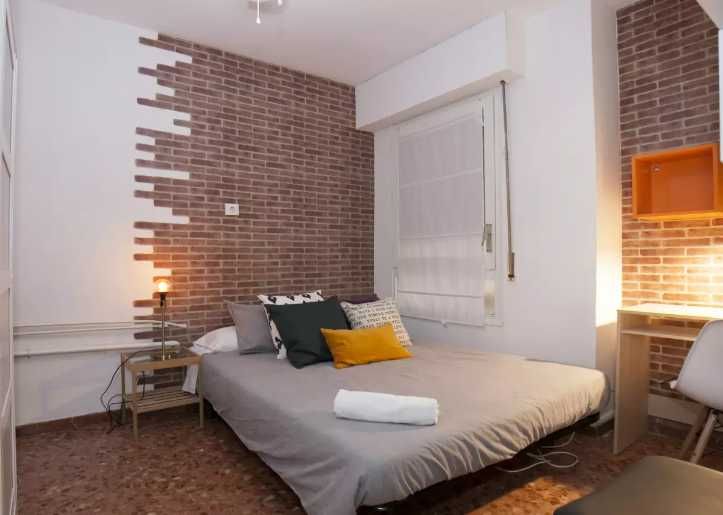 Дава се под наем  в Пловдив, Център - 22 кв.м за 76.5 € - Снимка #1