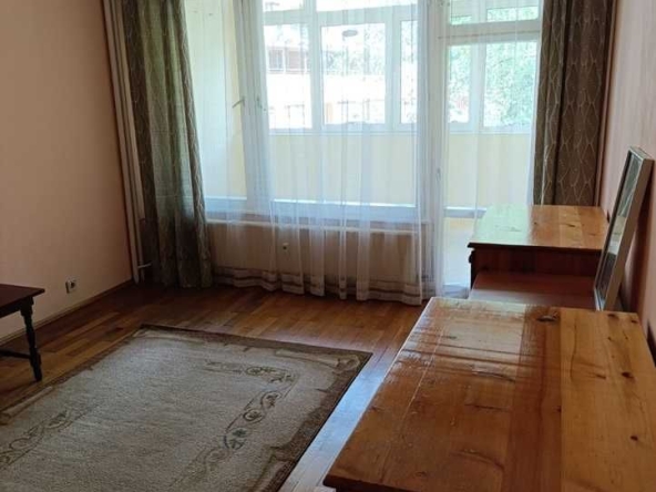 Дава се под наем Тристаен апартамент в София, Надежда 1 - 92 кв.м за 612 € - Снимка #1