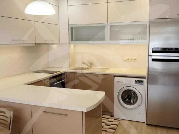 Дава се под наем Двустаен апартамент в Варна, Възраждане 1 - 90 кв.м за 598.23 € - Снимка #1