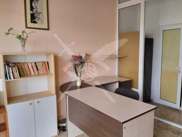 Дава се под наем Офис в Бургас, Изгрев - 20 кв.м за 39898.83 € - Снимка #1